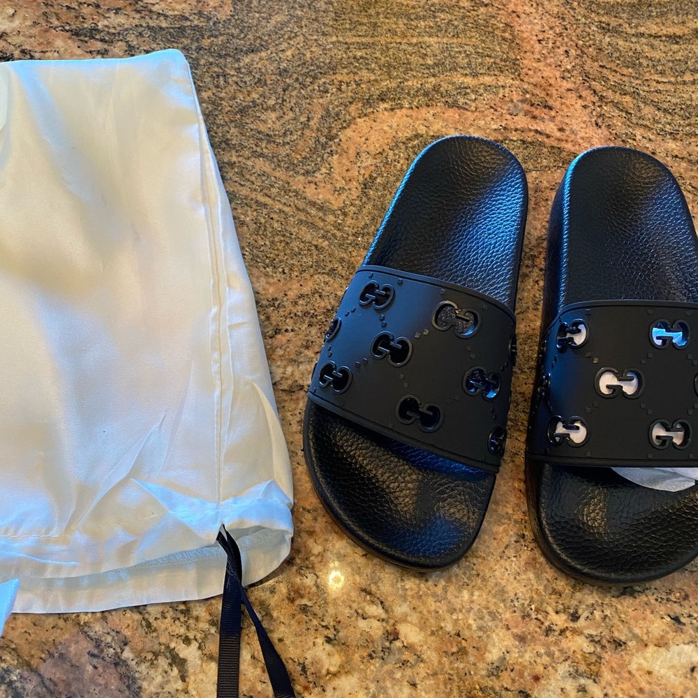 GG SLIDES. SIZE 7-7.5